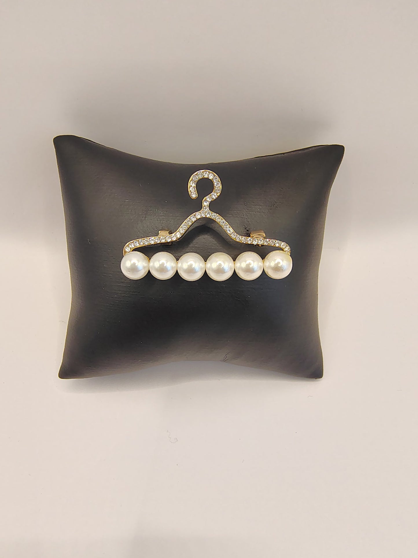 Pearl Hanger