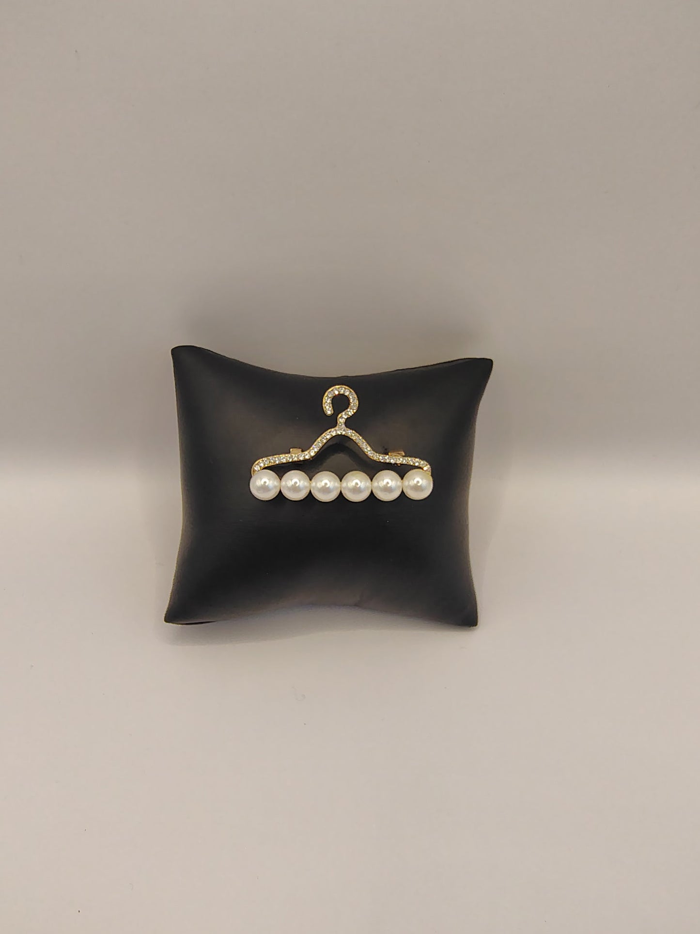 Pearl Hanger